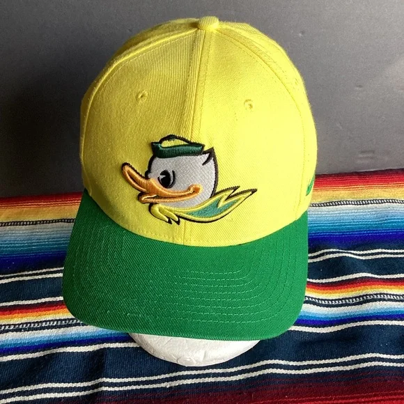 Nike classic 99 Oregon ducks SnapBack hat - Picture 3 of 11